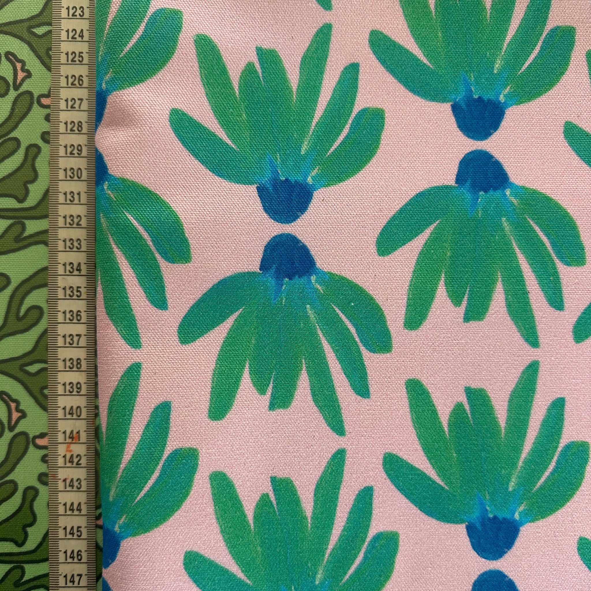 UNTITLED GEOMETRIC FLOWER OFF CUT